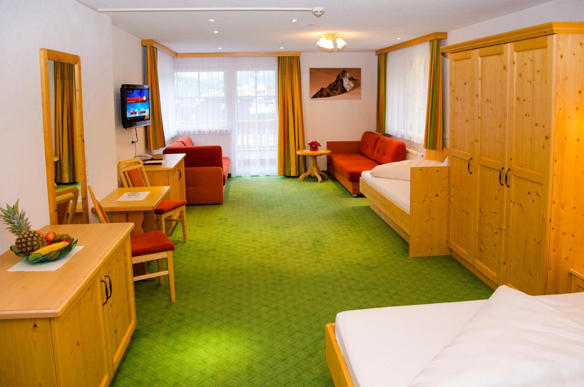 Hotel Garni Alpenblick Ischgl Room photo